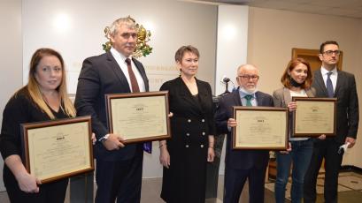 Министърът на икономиката Даниела Везиева връчи три сертификата клас А