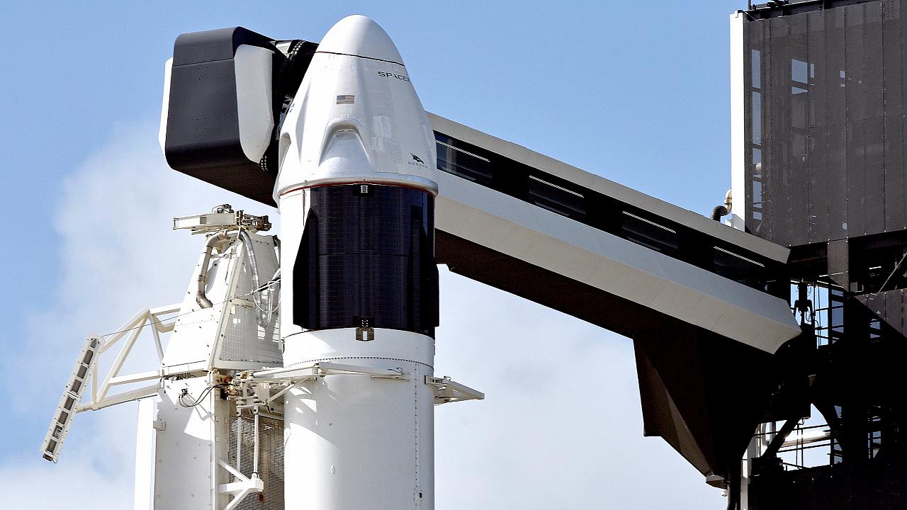 Американската компания Space X Спейс Екс стартира програма за отстраняване