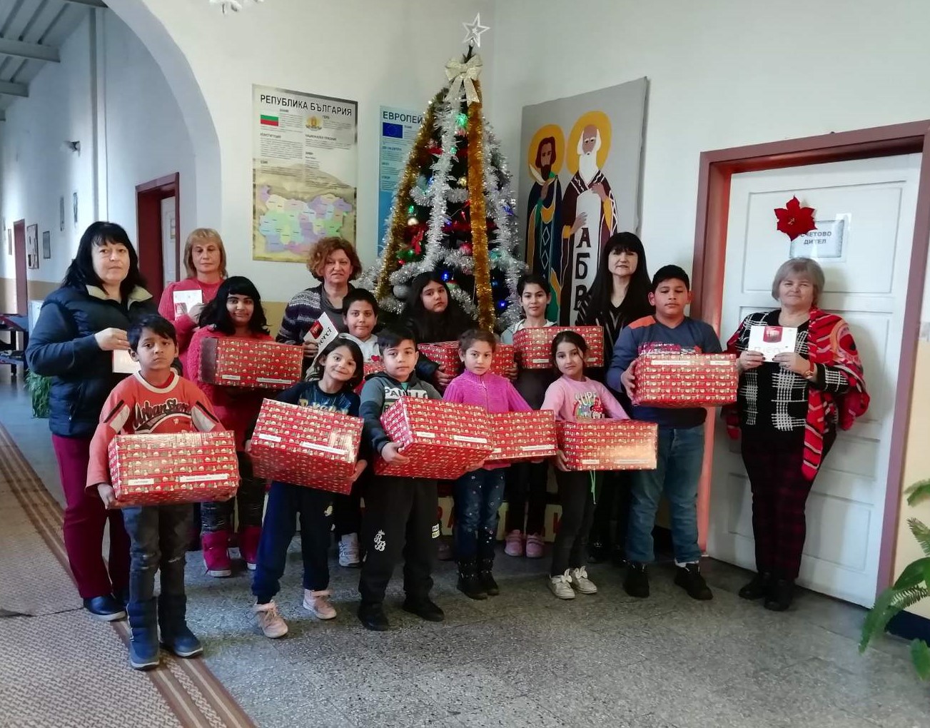 Общо 194 деца от Гълъбово бяха получиха подаръци от инициативата