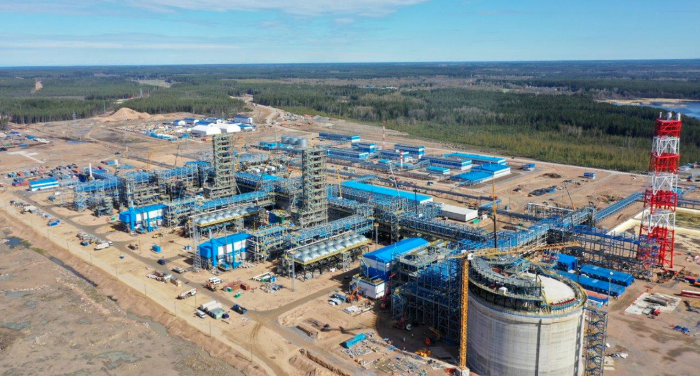 Руският енергиен концерн Газпром“ е произвел първата партида втечнен природен