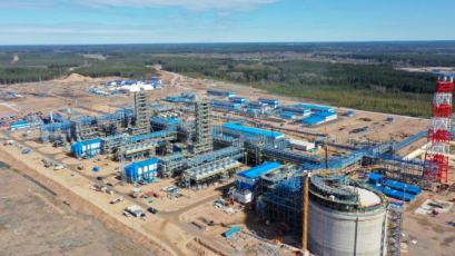 Руският енергиен концерн Газпром е произвел първата партида втечнен природен