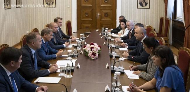 Президентът Румен Радев проведе среща с ръководството на руския нефтен