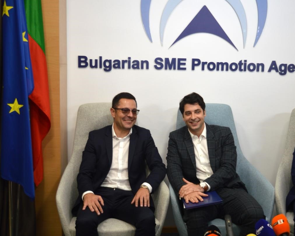 Вицепремиерът по управление на европейските средства Атанас Пеканов и министърът