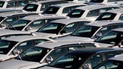 Продажбите на автомобили в Европейския съюз през август са се