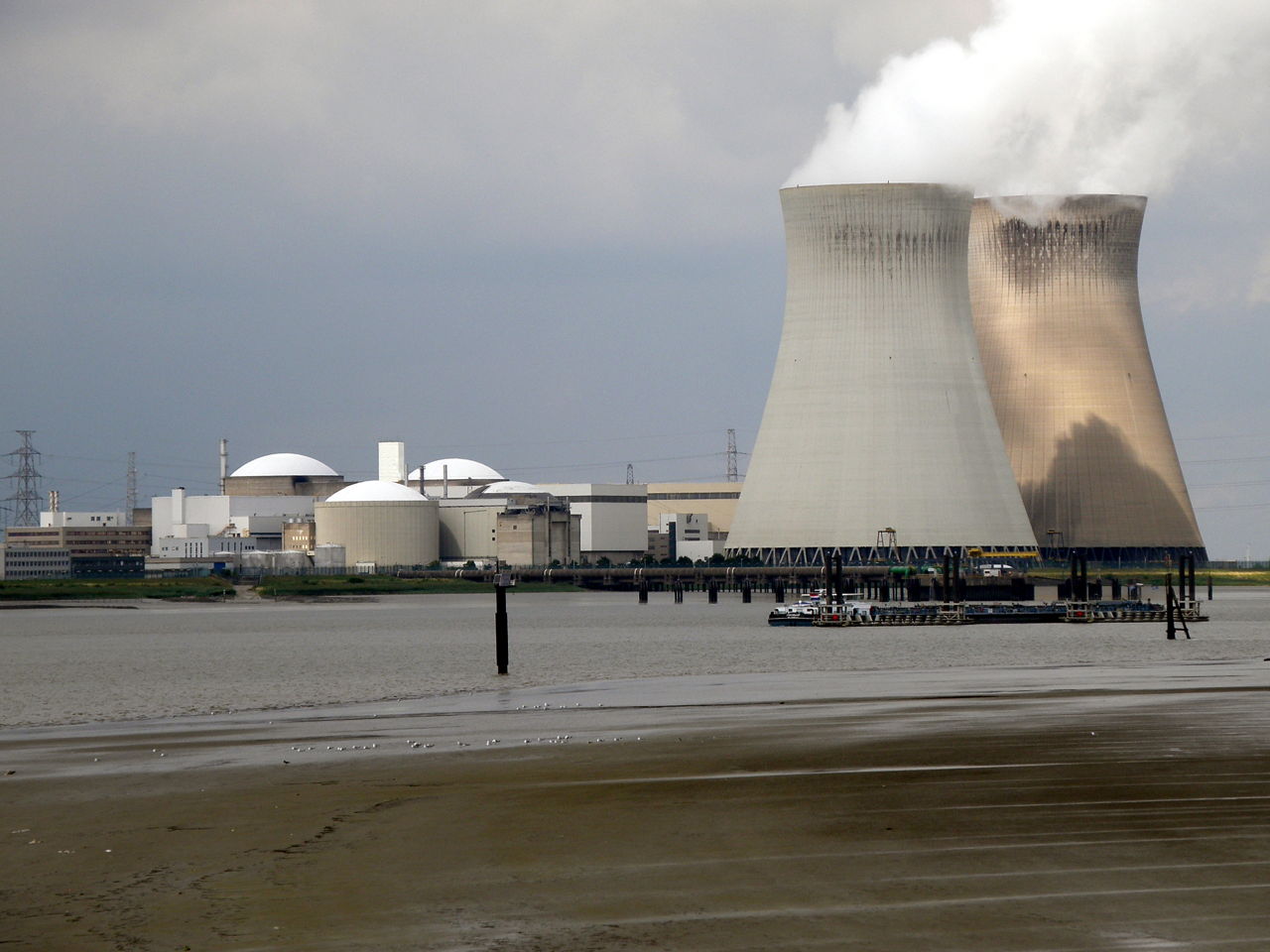 Властите в Белгия се подготвят да спрат трети енергоблок на
