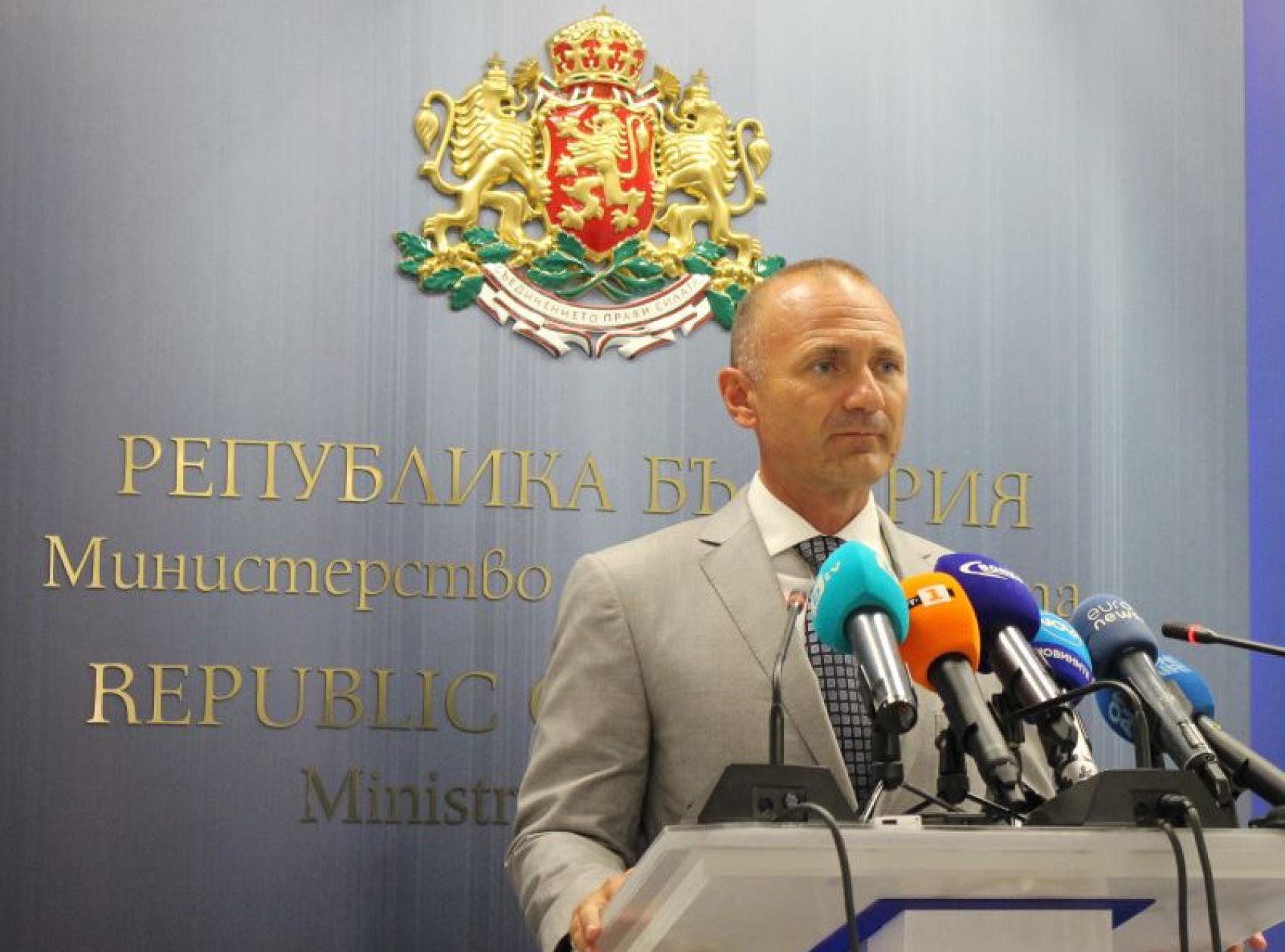 Energy Minister Rosen Hristov is leaving for the Czech capital,