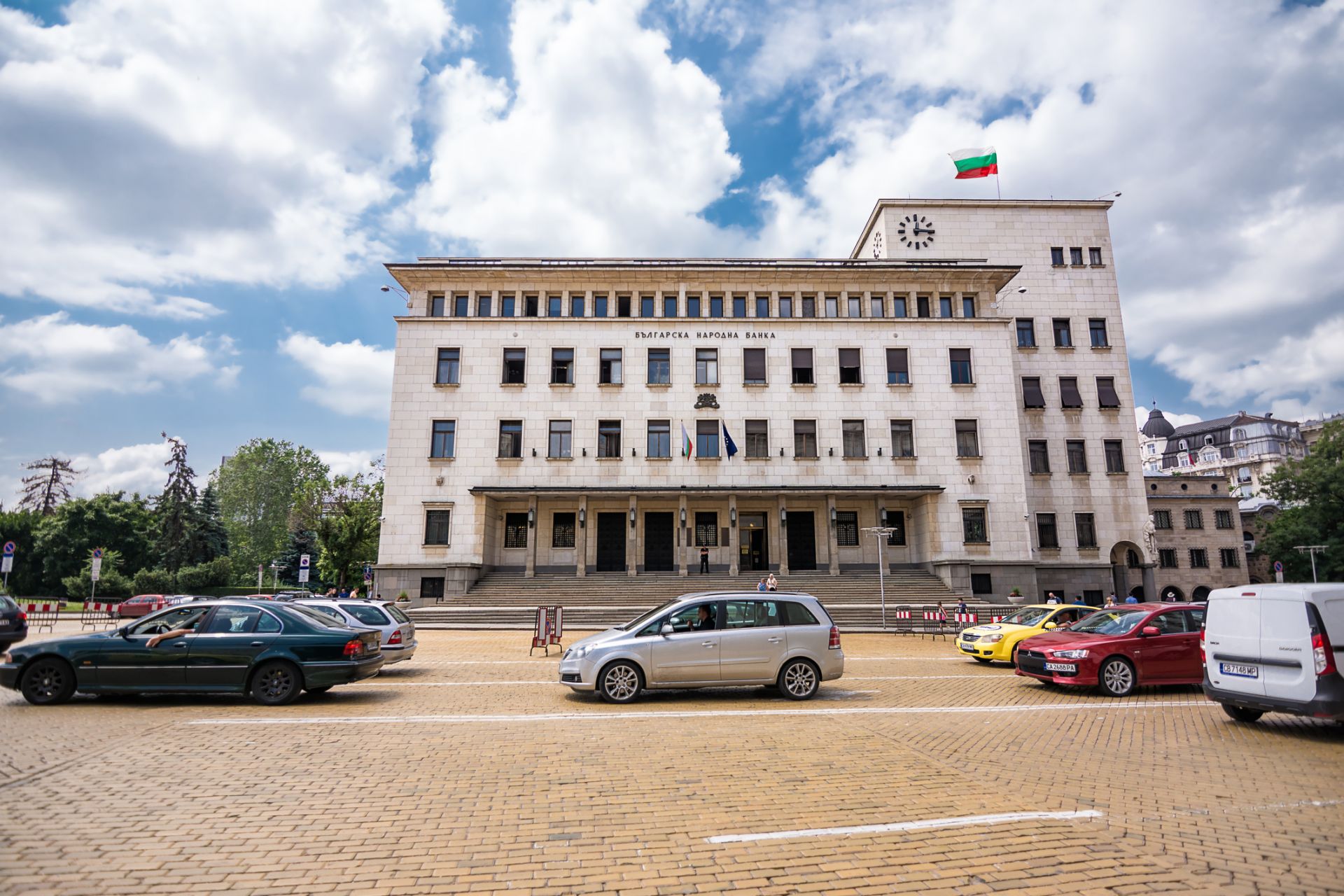 В поредната си , Българската народна банка (БНБ) предвижда растежът