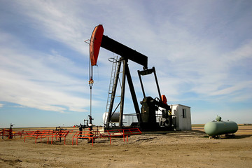 Добивът на петрол, включително и с газов кондензат през октомври