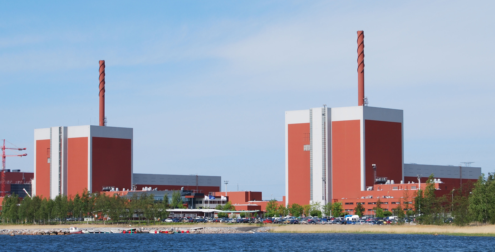 Най-новият атомен реактор на Финландия ще остане извън мрежата по-дълго