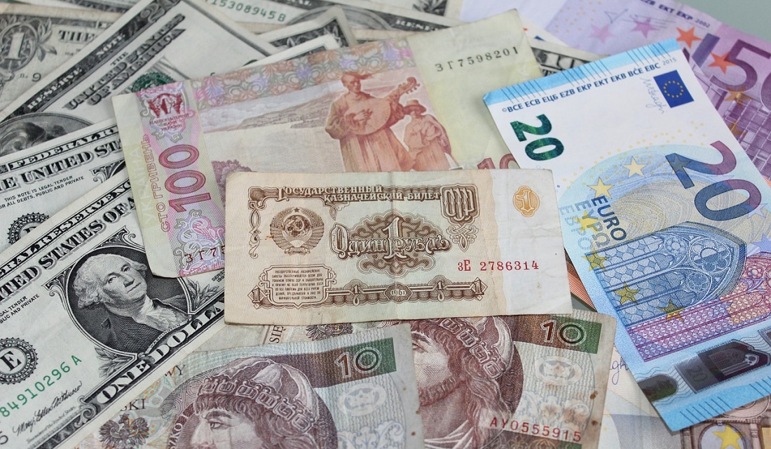 Руската рубла поевтиня в четвъртък до най-ниския си курс спрямо