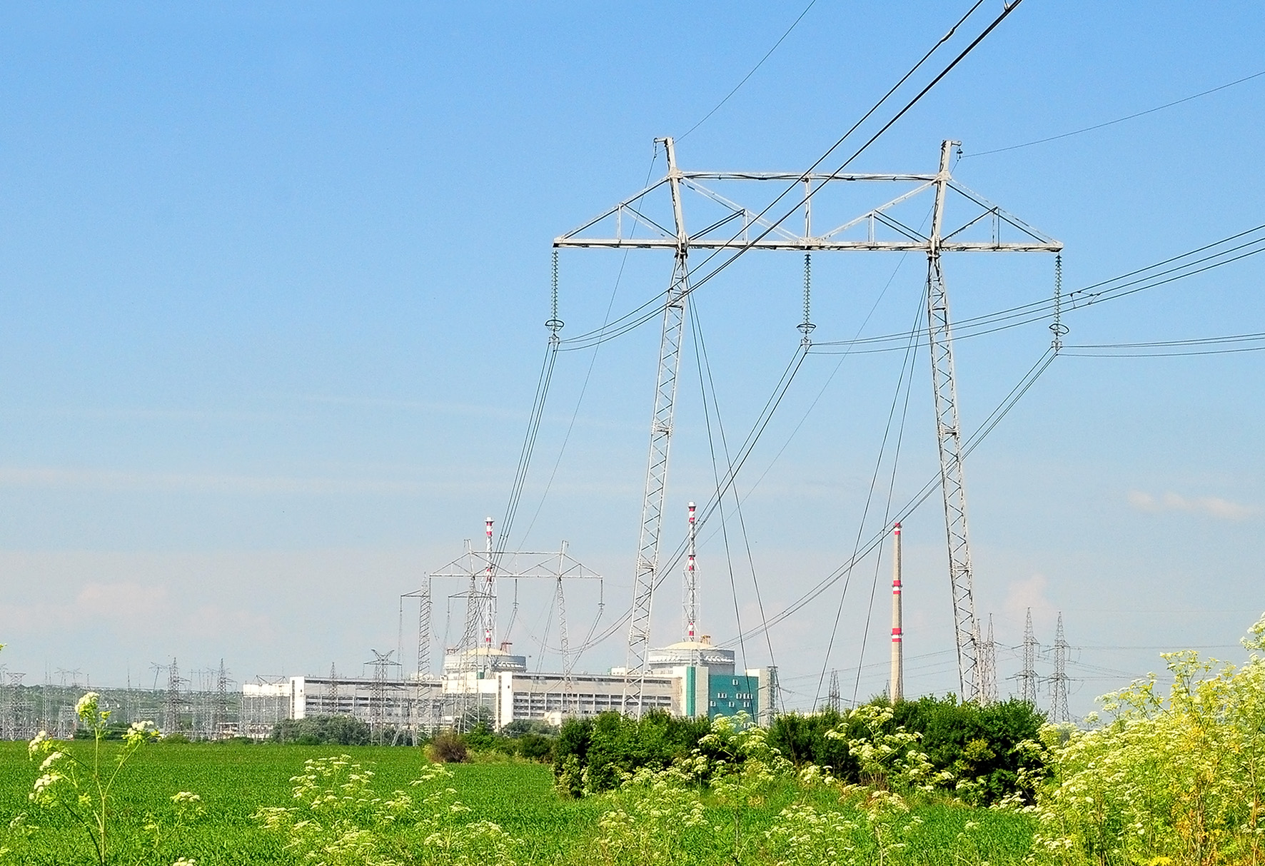 АЕЦ Козлодуй“ ЕАД и четирима търговци на електрическа енергия са