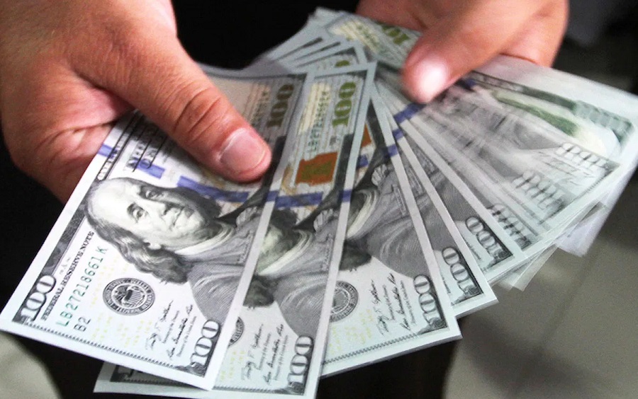 Щатският долар се понижава спрямо повечето основни валути, укрепва спрямо