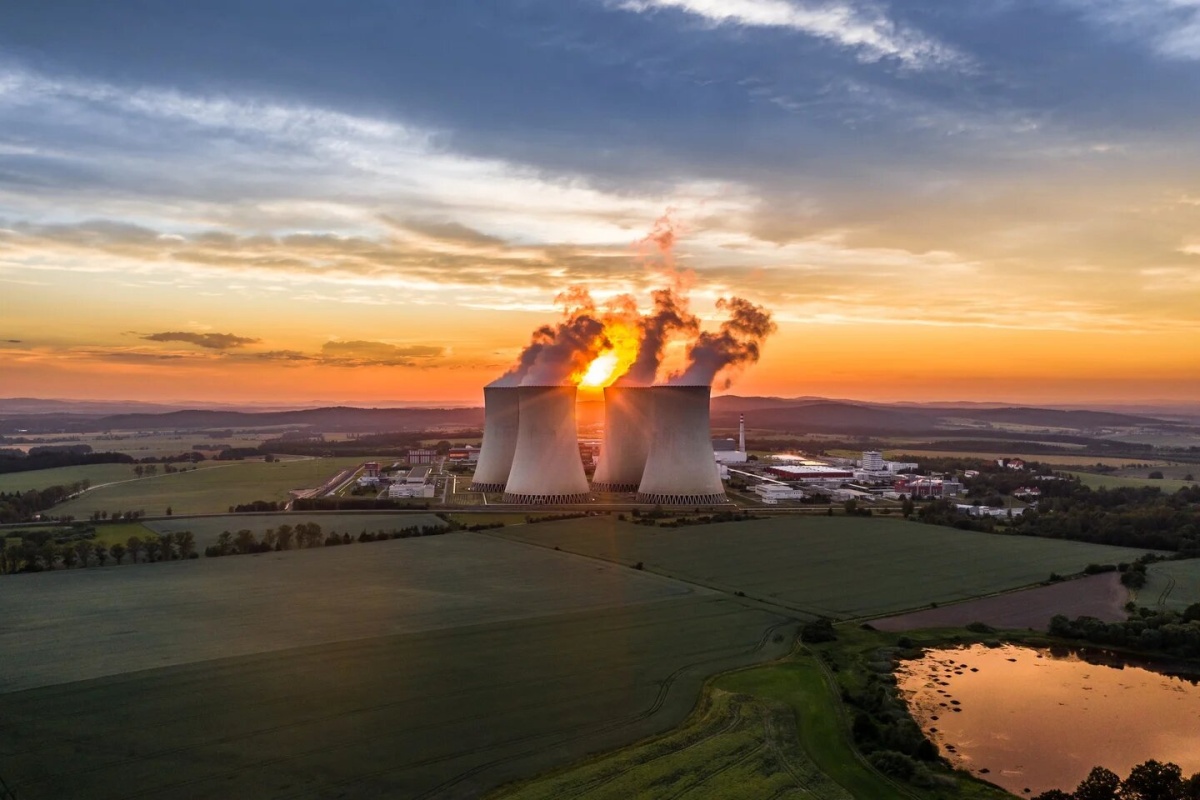 Чешката енергийна компания ČEZ инвестира, както в своите атомни електроцентрали