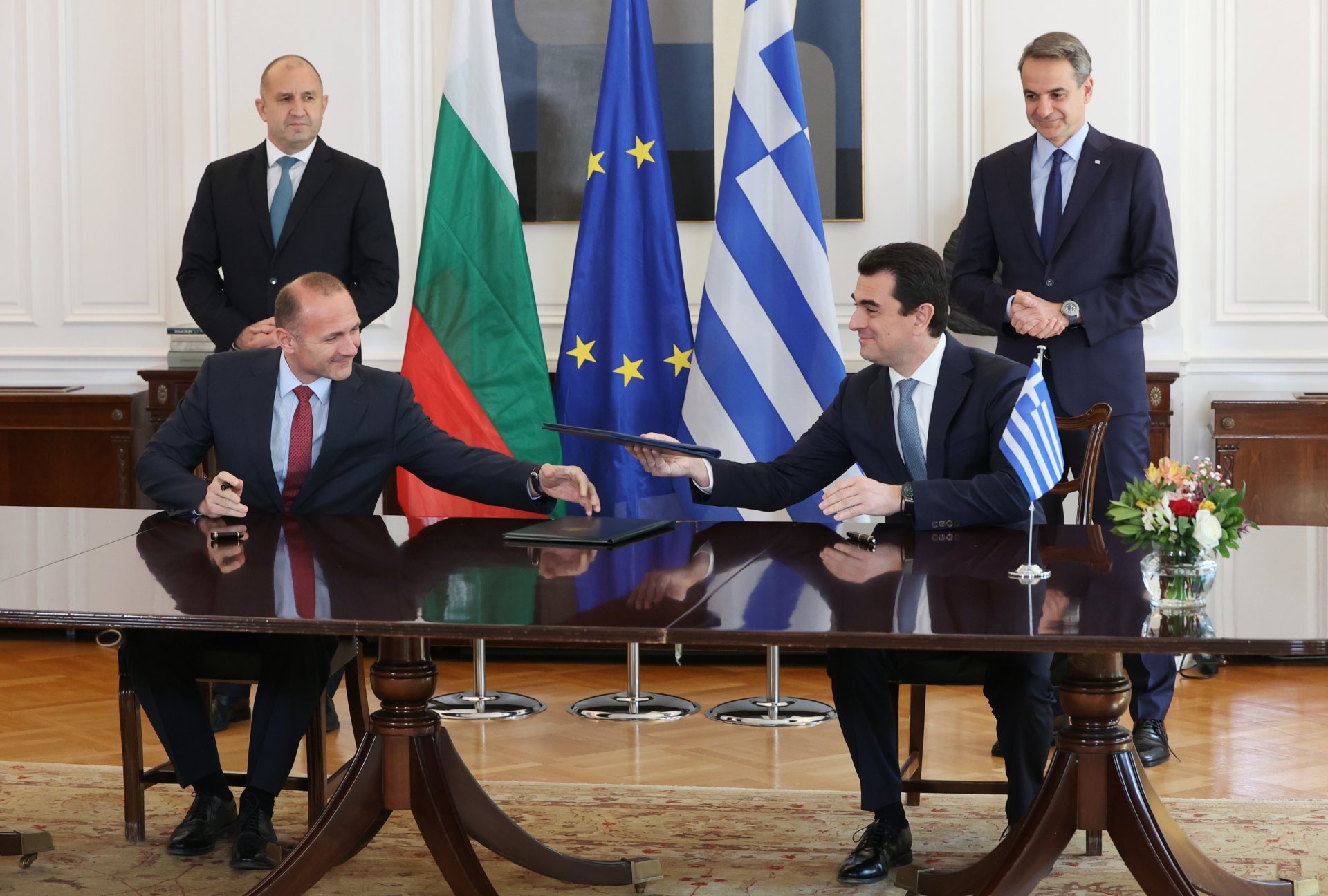 В Атина бяха подписани меморандуми за сътрудничество между България и