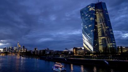 Европейската централна банка ЕЦБ плаща цената за политиката си на