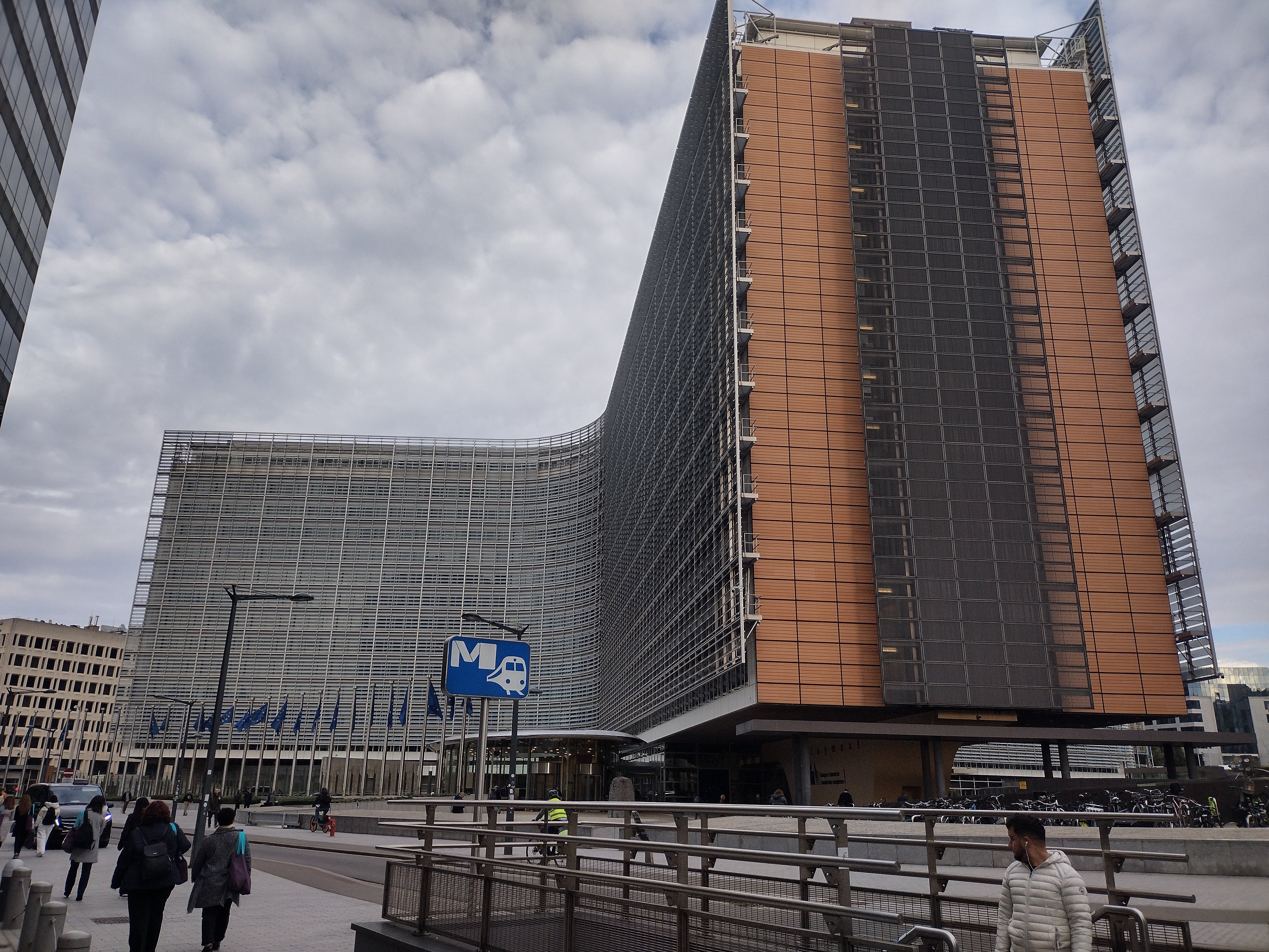 Европейската комисия съобщи днес за седем наказателни процедури срещу България.