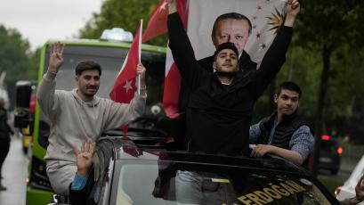 Турската лира се движеше близо до рекордно ниски нива спрямо