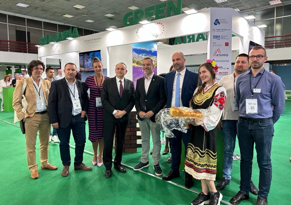 България участва като страна почетен гост в първото международно изложение
