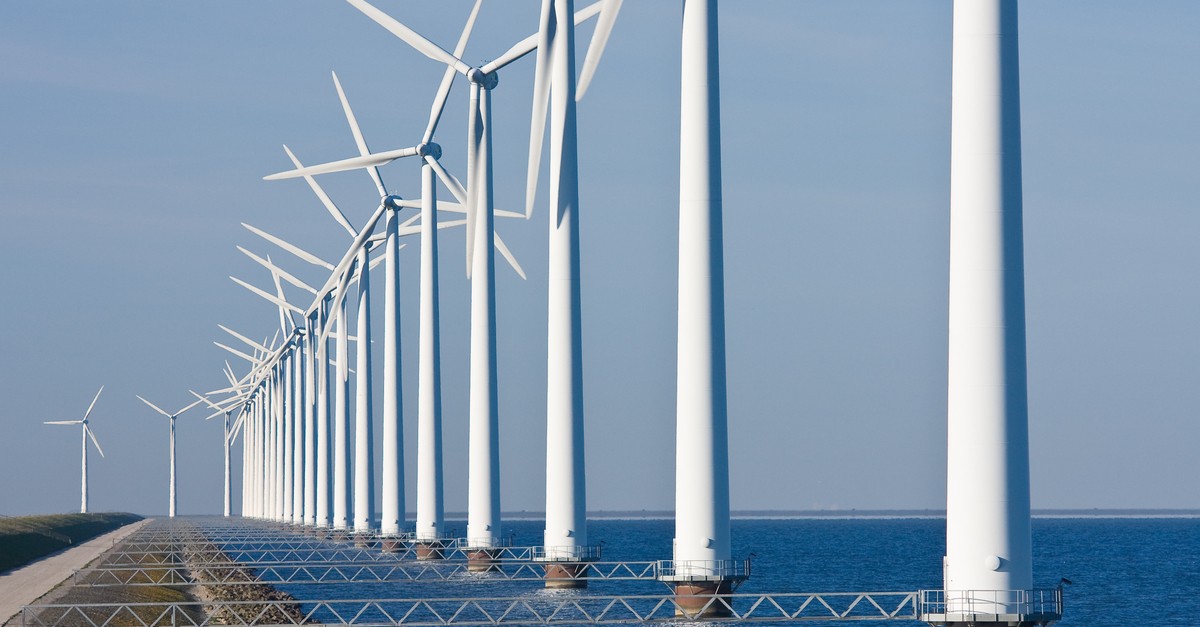 Офшорните вятърни разработки са критичен компонент от плановете за енергиен