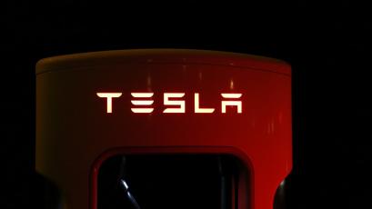 Tesla продължава изграждането на своя електрически пикап след две години