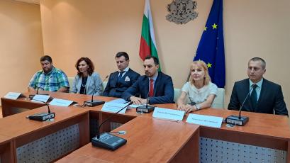 Икономическият министър Богдан Богданов обяви че сменя ръководството на Държавната