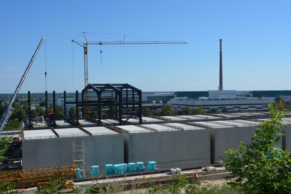 Два подвижни покрива се изграждат на площадката на Националното хранилище