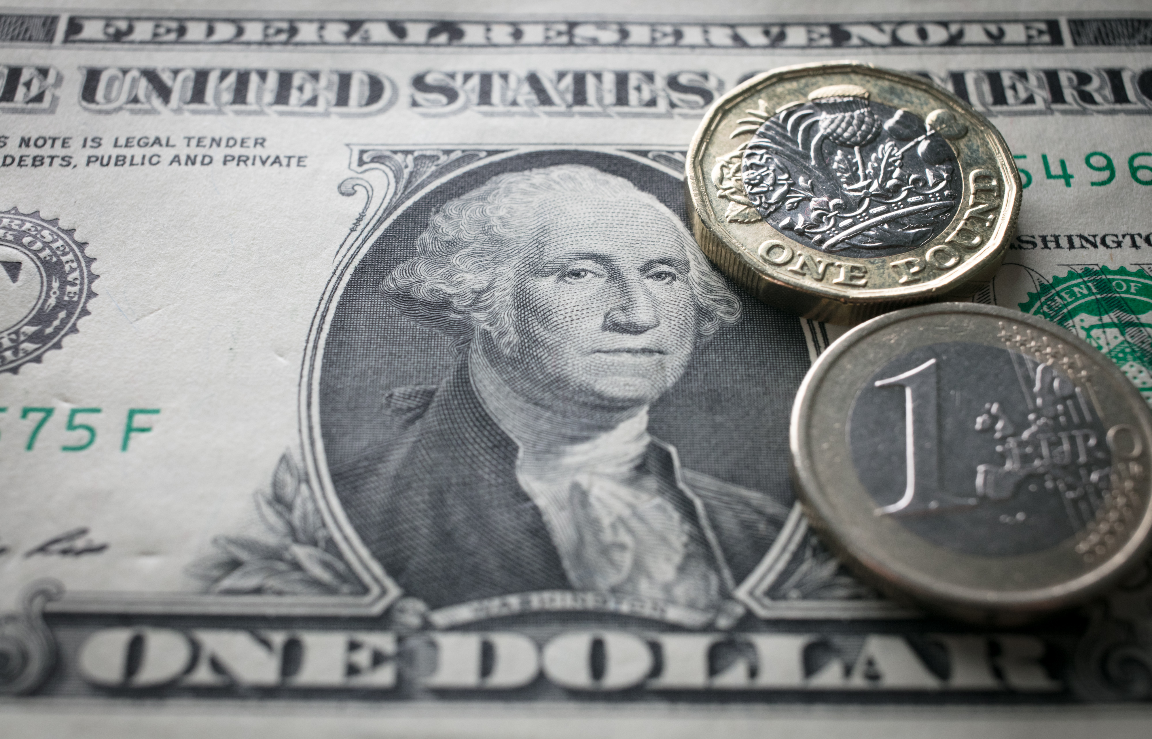 Щатският долар се засилва на фона на опасенията за глобалната