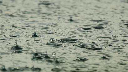Рекордът за валежи в България е регистриран през 1994 г в Ахтопол и е от