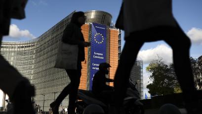 Икономиката на ЕС продължава да расте макар и със забавена