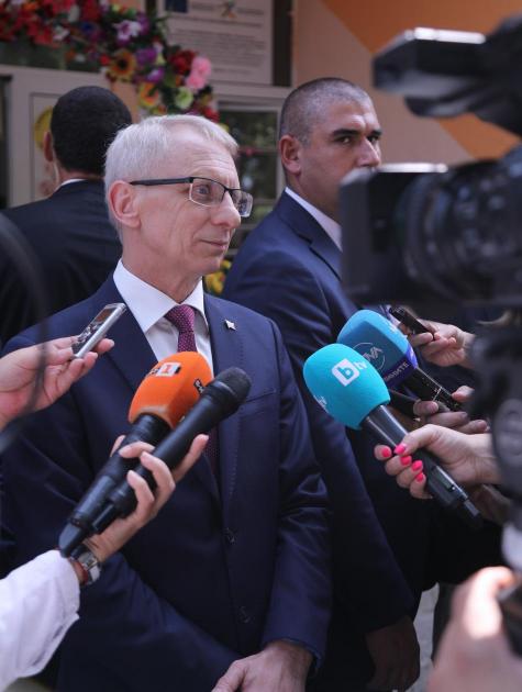Prime Minister Denkov: The government will not give in to blackmail attempts