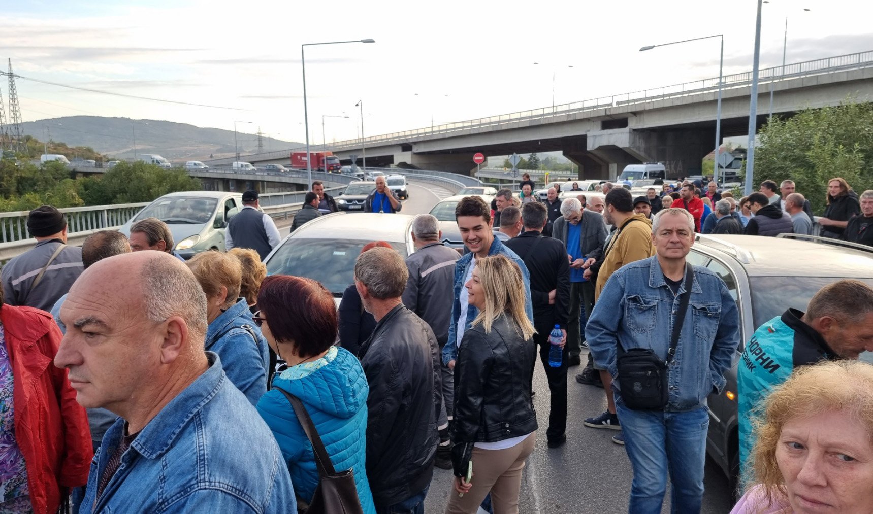Работници и синдикални членове от енергийния комплекс Марица-изток“ блокираха в