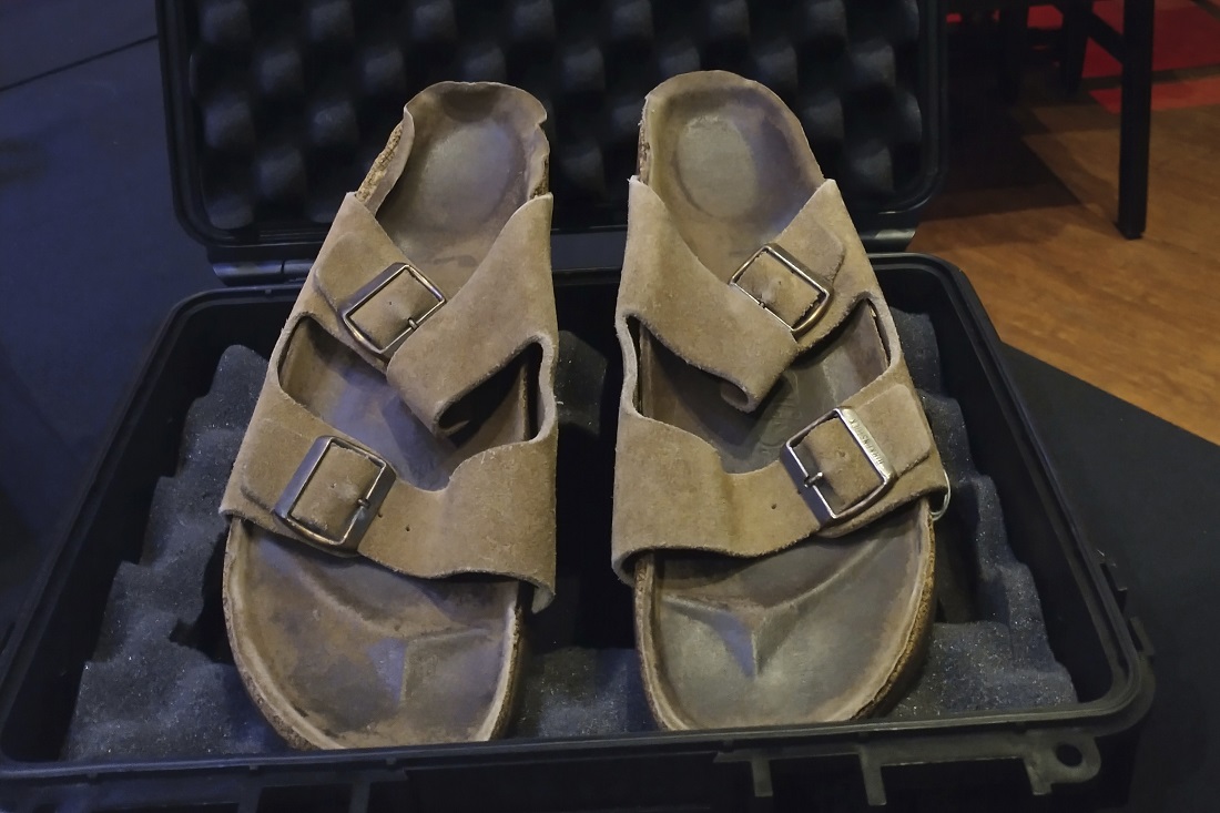 Германският производител на обувки Birkenstock определи условията за планираното първично