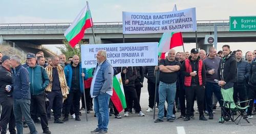 На магистрала Тракия се провежда своеобразно общо събрание на протестиращите