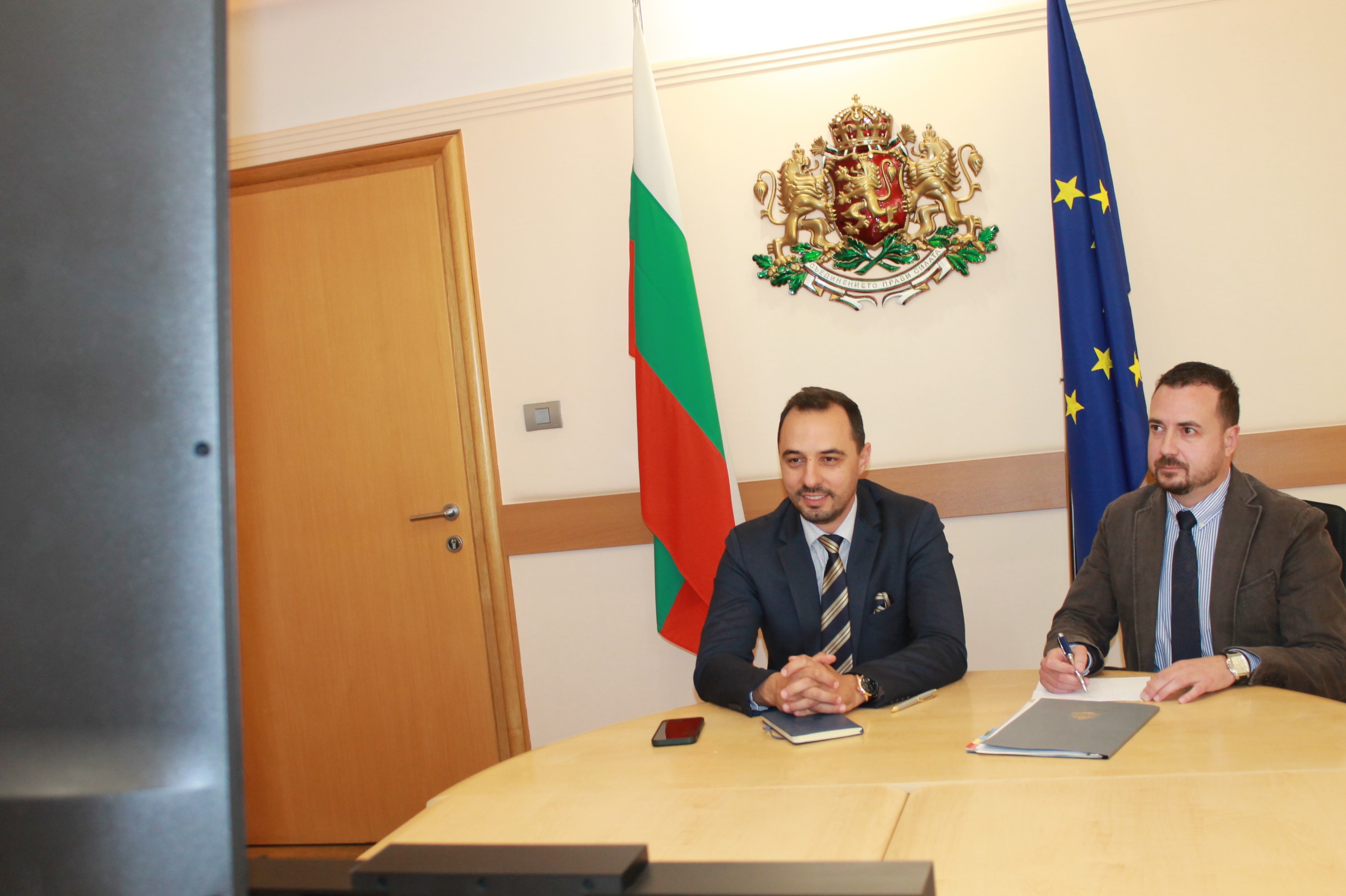 Министърът на икономиката и индустрията Богдан Богданов проведе онлайн среща