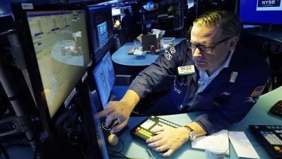 Пазарите на акции от двете страни на Атлантическия океан завършиха