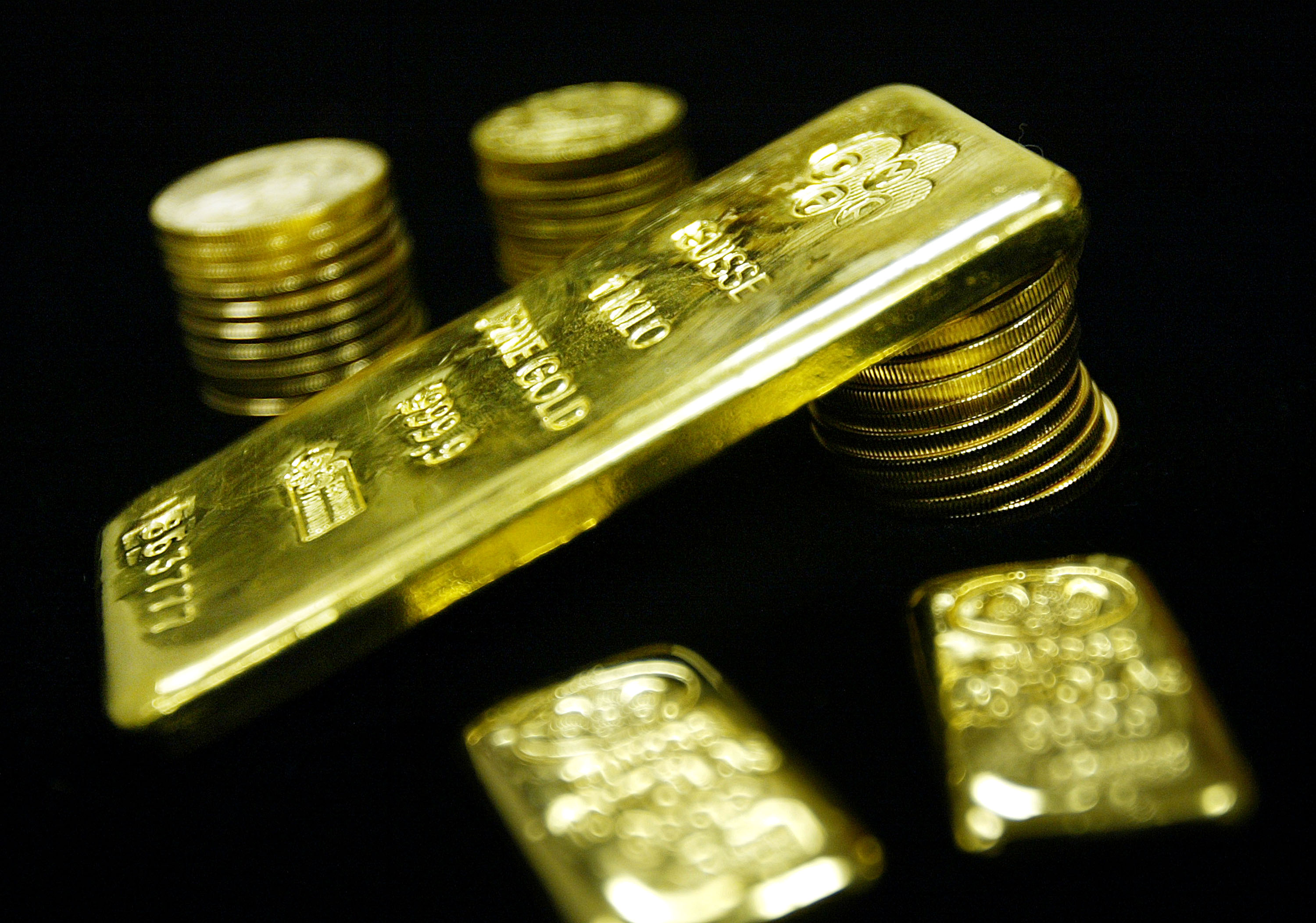 Търговците на злато в очакване на данните за заплатите Цените