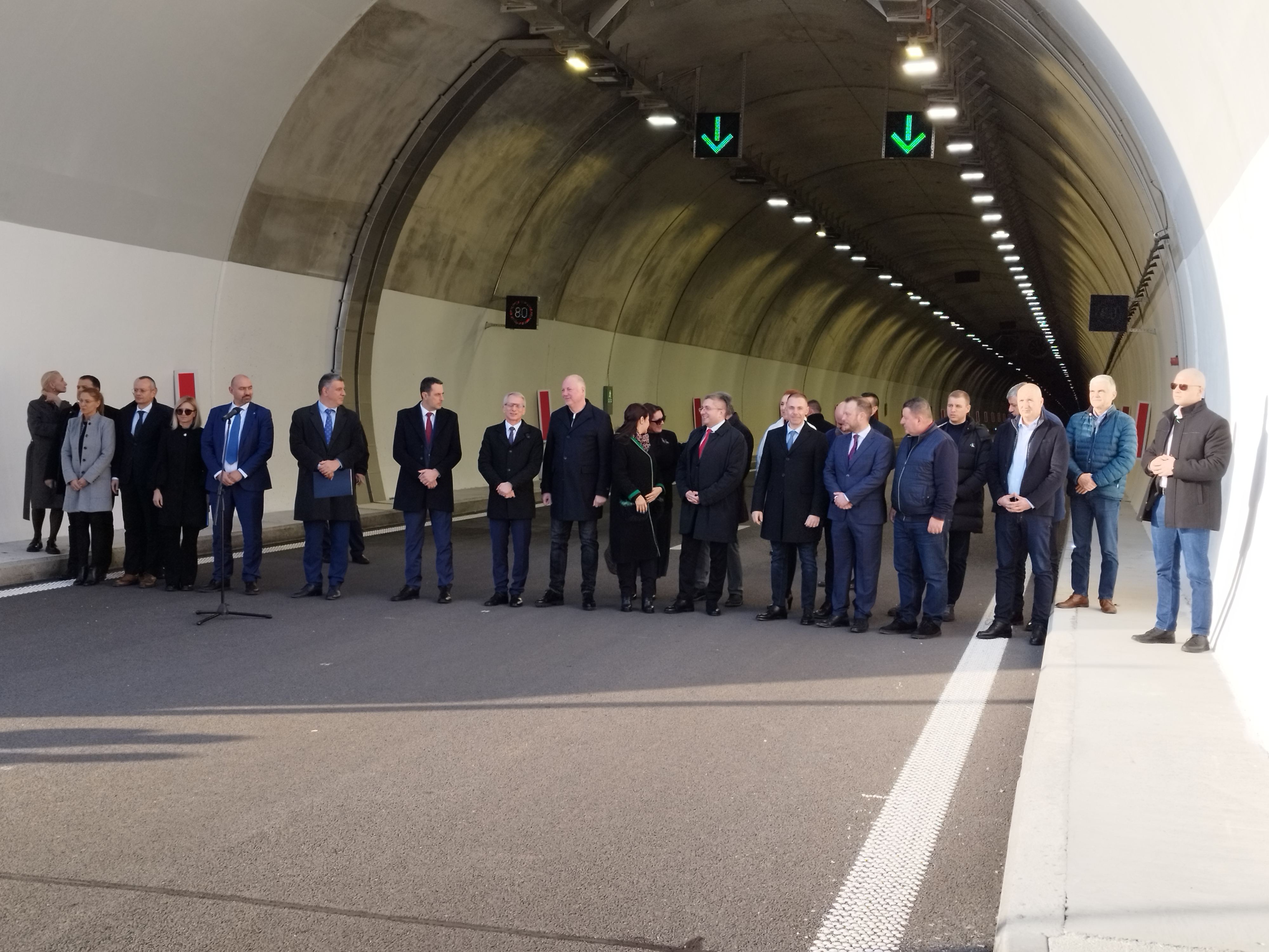 На официална церемония пуснаха в експлоатация тунел Железница“ – най-дългото