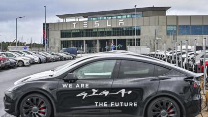 Mercedes Benz изпревари Tesla за да възвърне позицията си на най скъпата