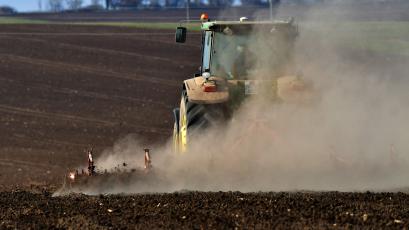 Европейската комисия съобщи че одобрява отпускането на помощ за земеделските