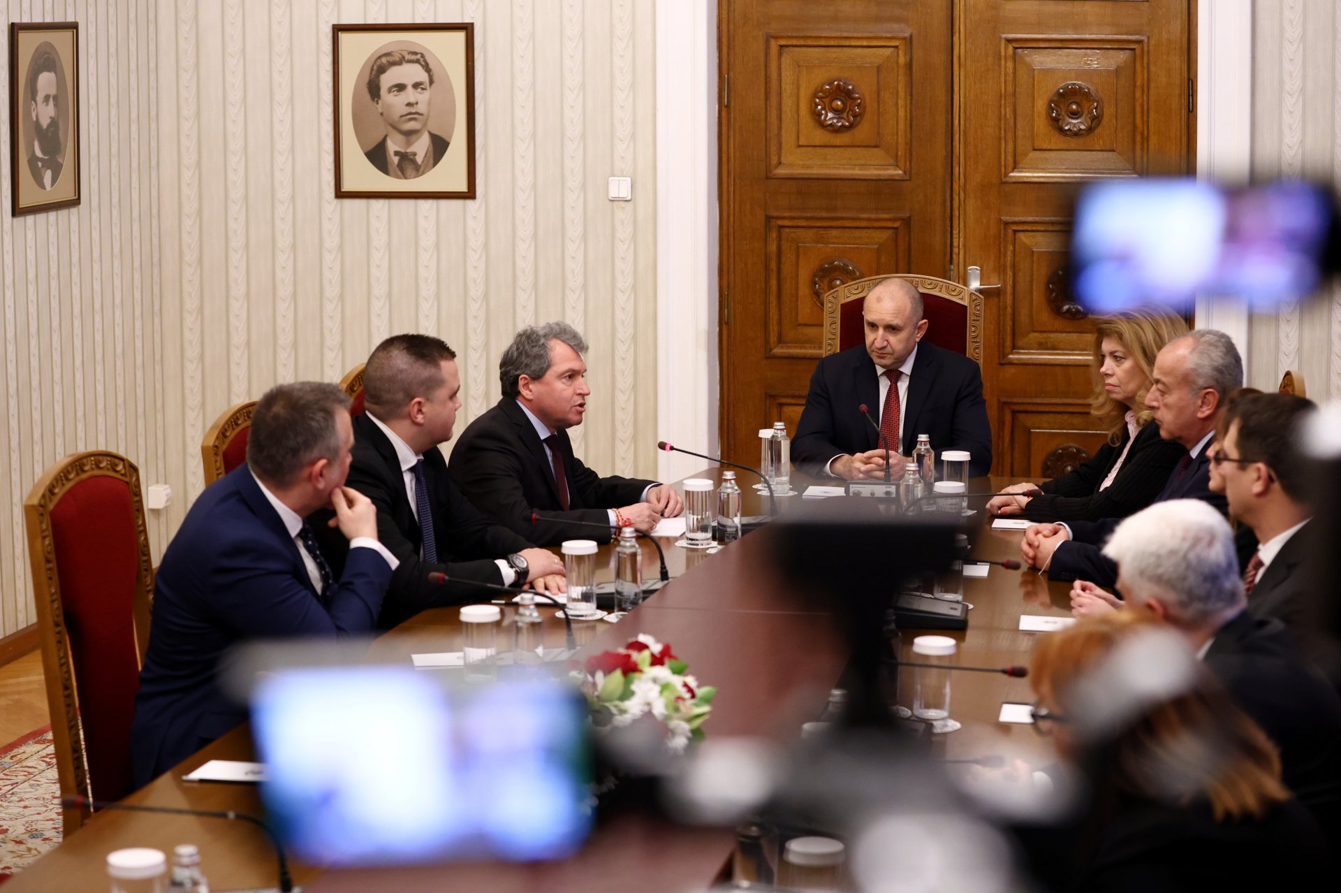 Снимка: Президентът връчва трети проучвателен мандат за съставяне на правителство на ИТН