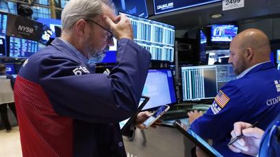 Европейските акции затвориха надолу във вторник тъй като основните пазари