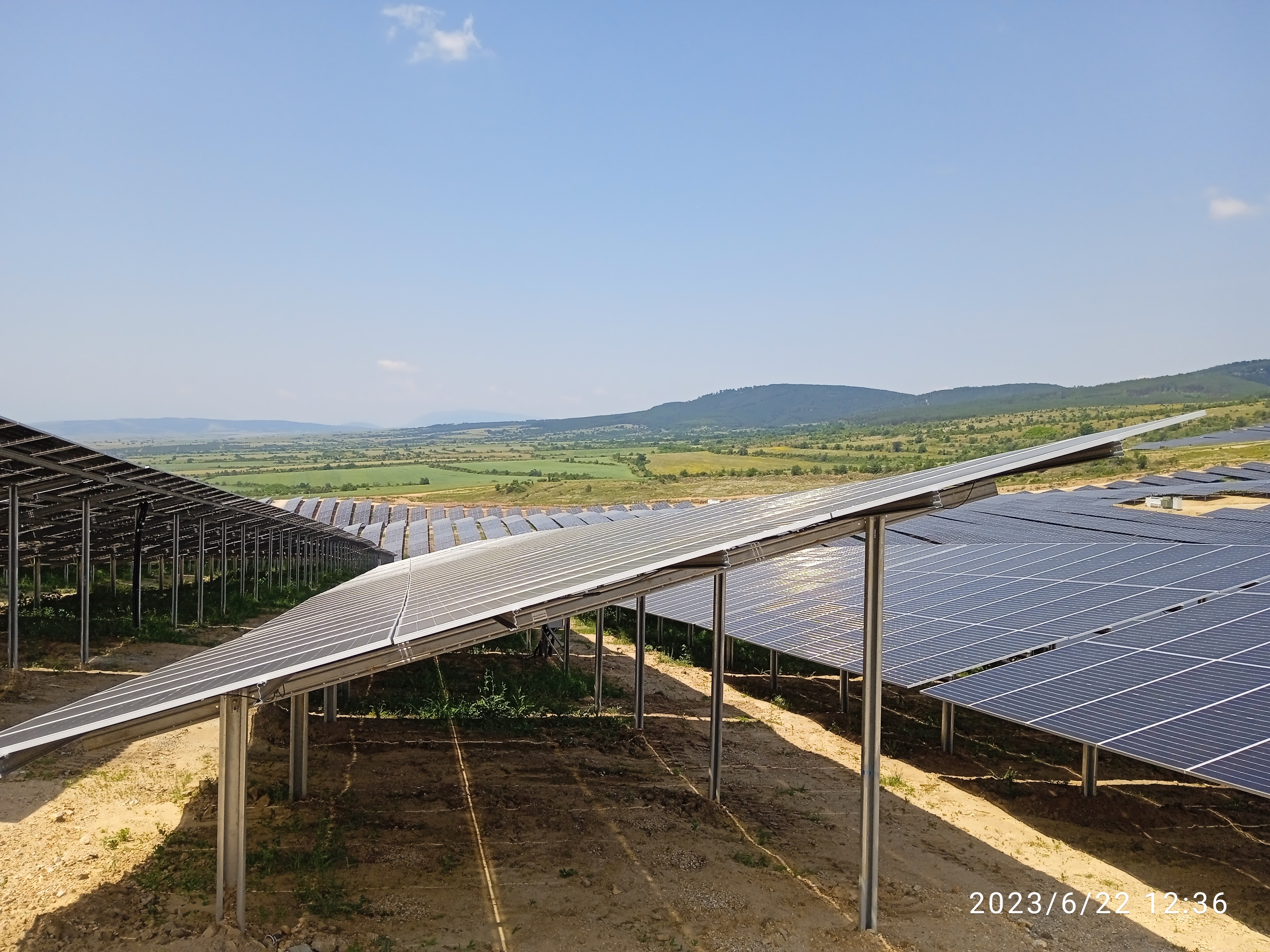 Приходите на китайската компания Jinco Solar, която е най-големият производител