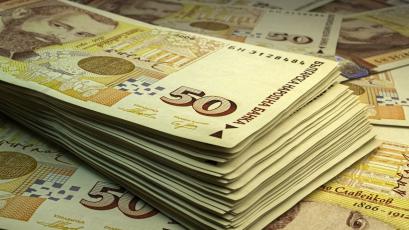 В края на април в обращение в страната са били