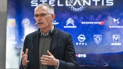 Автомобилният концерн Стелантис Stellantis  се отказва от разработването и производството