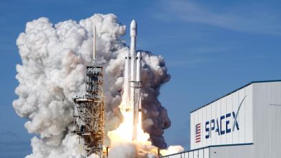 SpaceX е набрала с 10 млрд долара 7 5 млрд