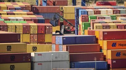 За първата година след въвеждането на американските митата април 2025